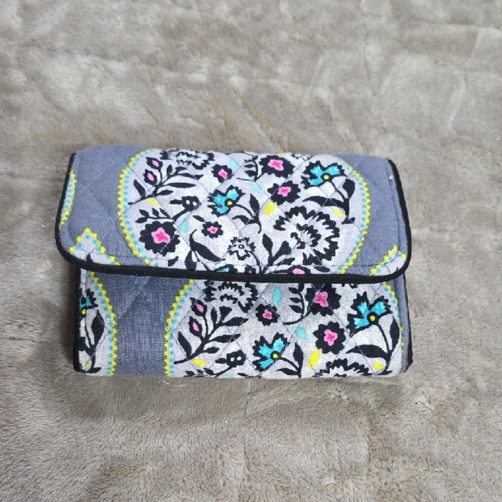 Vera Bradley Heritage Leaf Wallet Gray Floral Snap Close Card Slots RFID‎ EUC